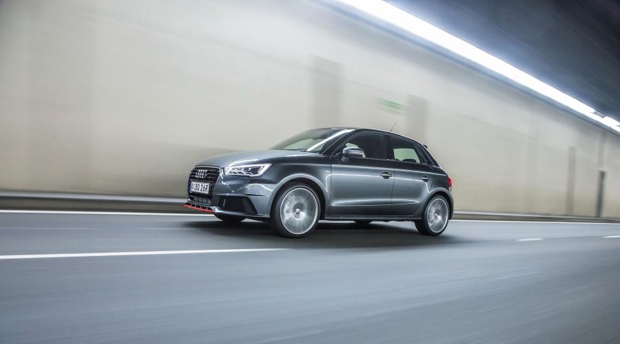  Audi A1 Sportback TFSI S-Line 2015 года  (AU) (фото 12 из 26)